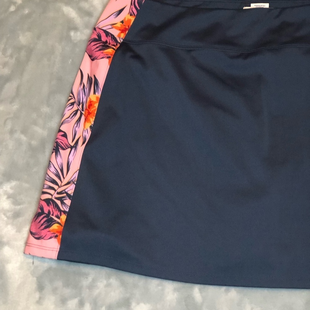 Tommy Bahama Golf Skort Grey with Tropical Side Print, Size XL - Picture 2 of 7